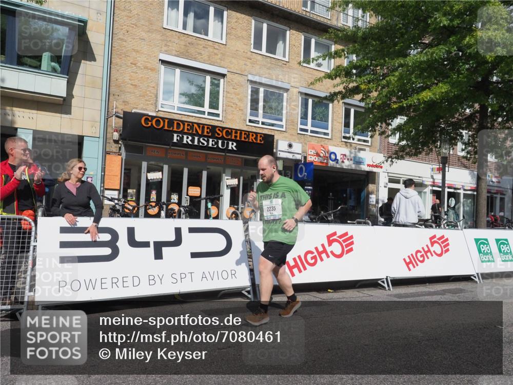 15.09.2024 - PSD Bank Halbmarathon Miley Keyser http://msf.ph/oto/7080461 15.09.2024 12:49:48 Ziel 1962, 2235, 2529, 3113 meine-sportfotos.de