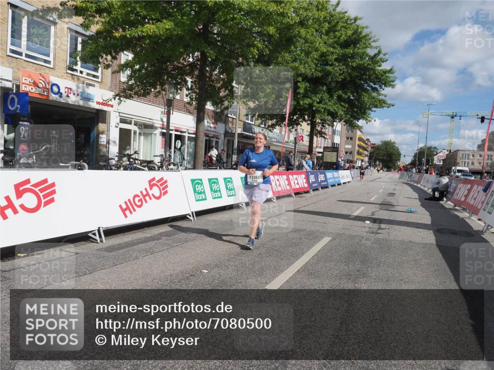 15.09.2024 - PSD Bank Halbmarathon Miley Keyser http://msf.ph/oto/7080500 15.09.2024 12:50:18 Ziel 3365 meine-sportfotos.de
