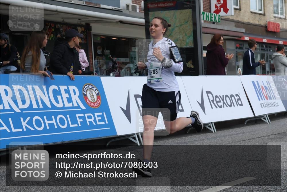 15.09.2024 - PSD Bank Halbmarathon Michael Strokosch http://msf.ph/oto/7080503 15.09.2024 12:25:08 Ziel 1409, 2239, 2255, 2267, 2771, 3101, 3298 meine-sportfotos.de