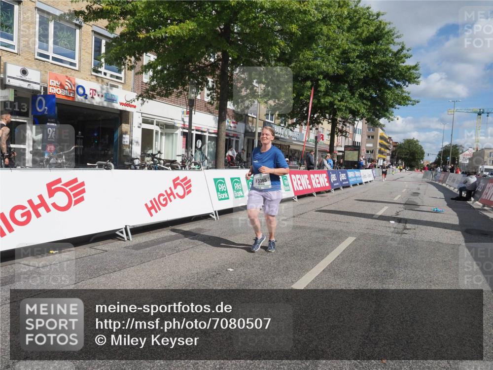 15.09.2024 - PSD Bank Halbmarathon Miley Keyser http://msf.ph/oto/7080507 15.09.2024 12:50:18 Ziel 3365 meine-sportfotos.de
