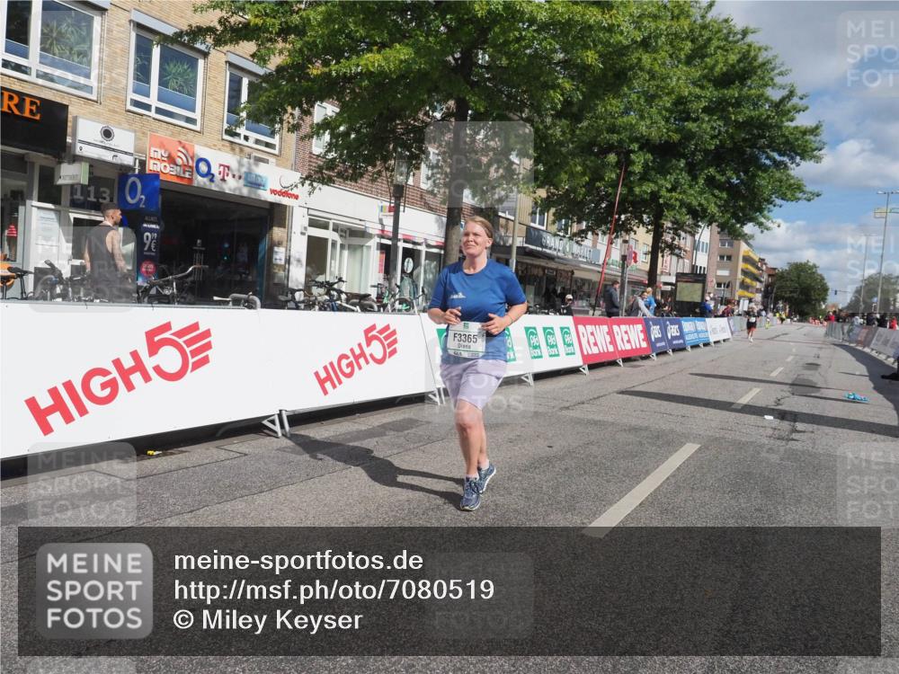15.09.2024 - PSD Bank Halbmarathon Miley Keyser http://msf.ph/oto/7080519 15.09.2024 12:50:18 Ziel 3365 meine-sportfotos.de
