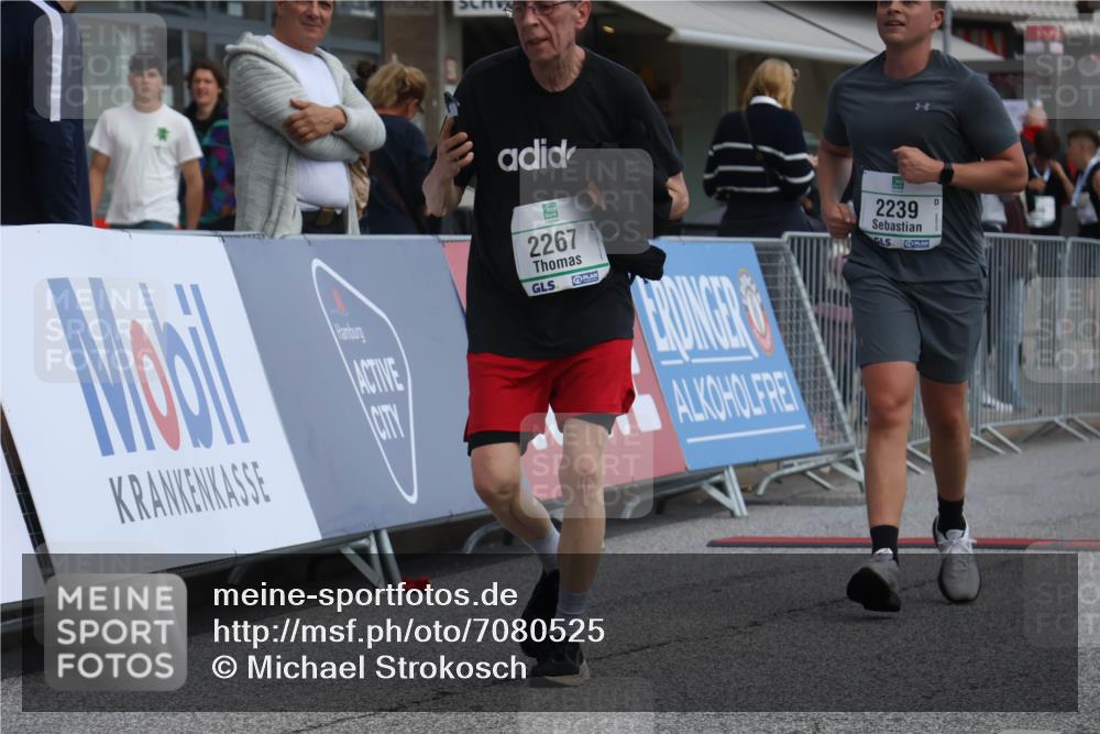 15.09.2024 - PSD Bank Halbmarathon Michael Strokosch http://msf.ph/oto/7080525 15.09.2024 12:25:12 Ziel 2239, 2255, 2267, 3298 meine-sportfotos.de