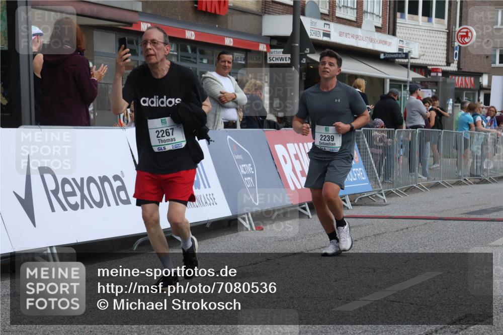 15.09.2024 - PSD Bank Halbmarathon Michael Strokosch http://msf.ph/oto/7080536 15.09.2024 12:25:13 Ziel 2239, 2255, 2267, 3298 meine-sportfotos.de