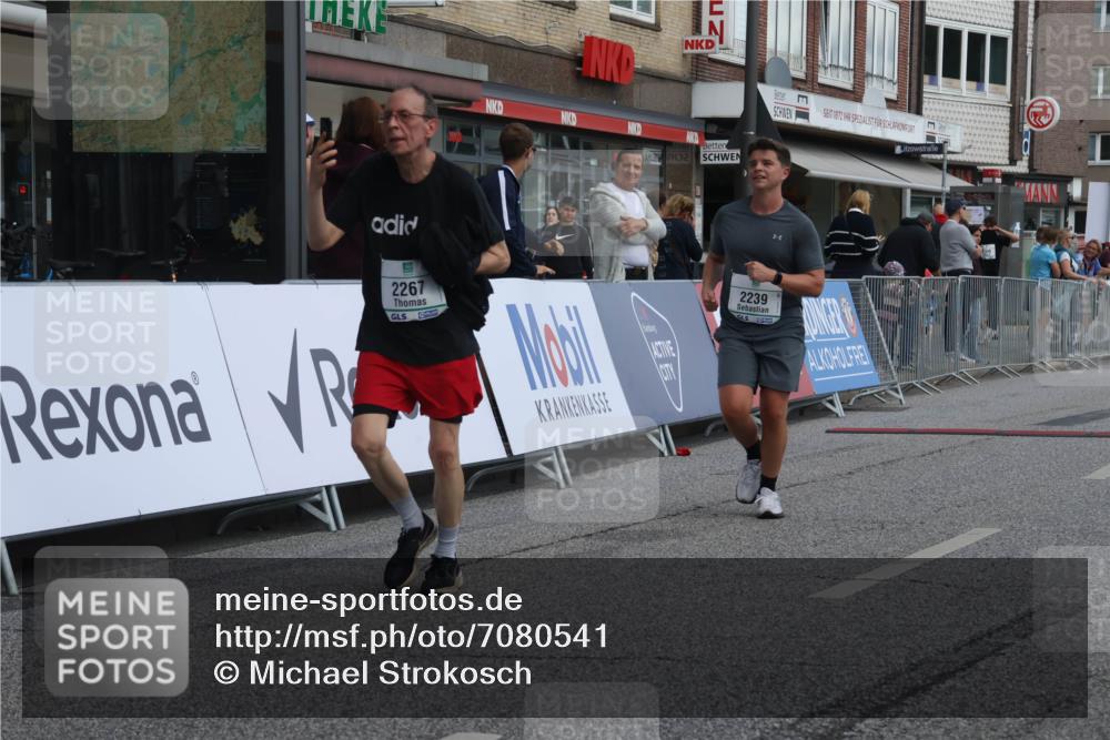 15.09.2024 - PSD Bank Halbmarathon Michael Strokosch http://msf.ph/oto/7080541 15.09.2024 12:25:14 Ziel 2239, 2255, 2267, 3298 meine-sportfotos.de
