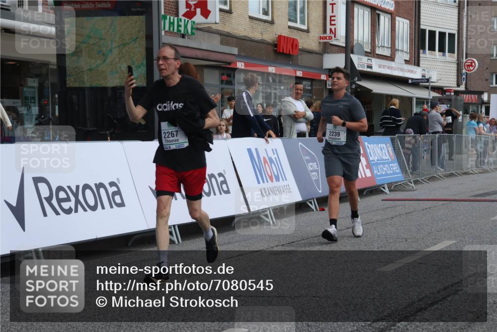 15.09.2024 - PSD Bank Halbmarathon Michael Strokosch http://msf.ph/oto/7080545 15.09.2024 12:25:14 Ziel 2239, 2255, 2267, 3298 meine-sportfotos.de