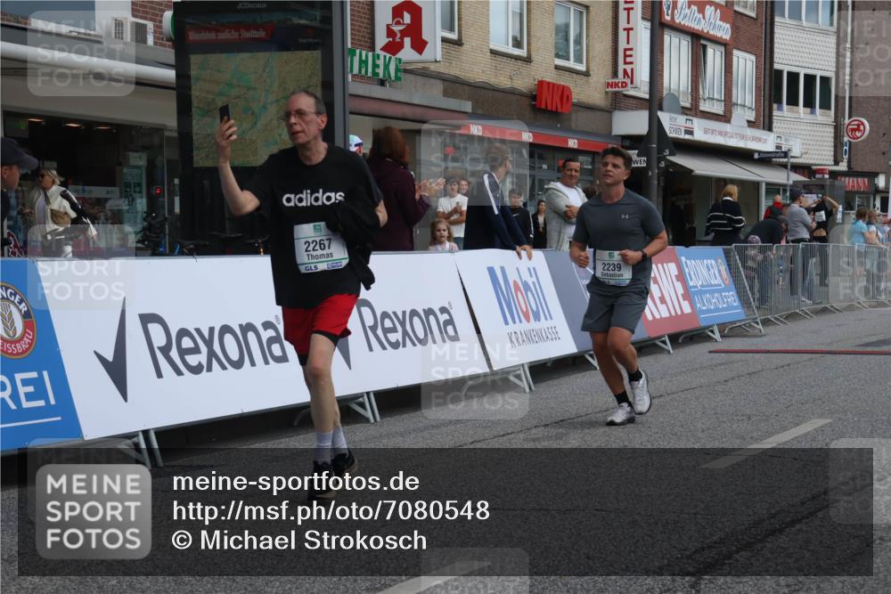 15.09.2024 - PSD Bank Halbmarathon Michael Strokosch http://msf.ph/oto/7080548 15.09.2024 12:25:14 Ziel 2239, 2255, 2267, 3298 meine-sportfotos.de
