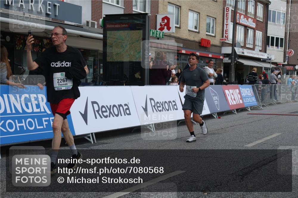 15.09.2024 - PSD Bank Halbmarathon Michael Strokosch http://msf.ph/oto/7080568 15.09.2024 12:25:15 Ziel 2239, 2267, 3298 meine-sportfotos.de