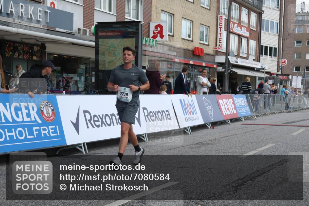15.09.2024 - PSD Bank Halbmarathon Michael Strokosch http://msf.ph/oto/7080584 15.09.2024 12:25:16 Ziel 2239, 2267, 3298 meine-sportfotos.de