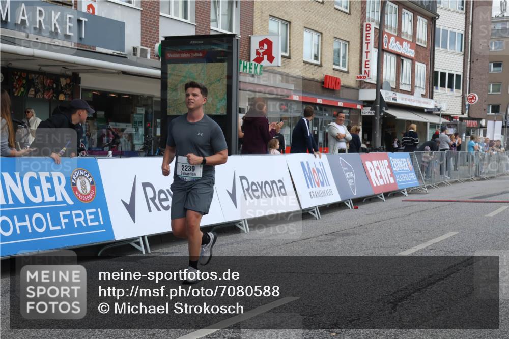 15.09.2024 - PSD Bank Halbmarathon Michael Strokosch http://msf.ph/oto/7080588 15.09.2024 12:25:16 Ziel 2239, 2267, 3298 meine-sportfotos.de