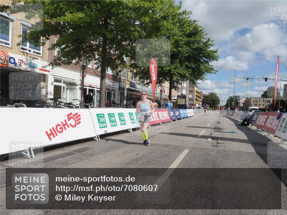 15.09.2024 - PSD Bank Halbmarathon Miley Keyser http://msf.ph/oto/7080607 15.09.2024 12:50:45 Ziel 3322 meine-sportfotos.de