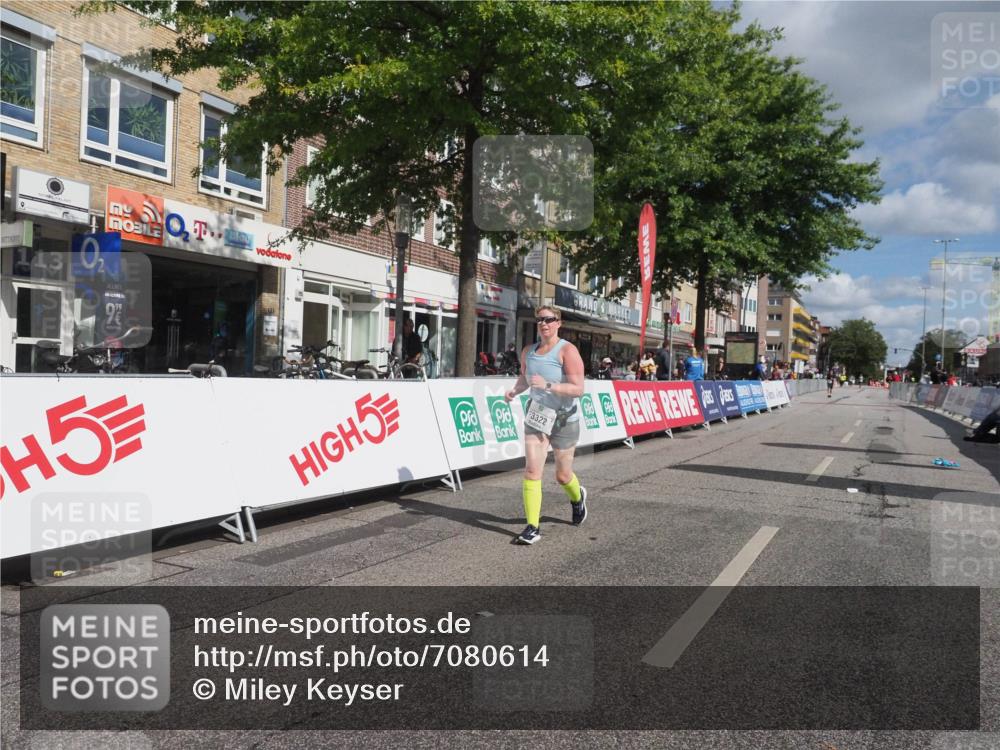 15.09.2024 - PSD Bank Halbmarathon Miley Keyser http://msf.ph/oto/7080614 15.09.2024 12:50:46 Ziel 3322 meine-sportfotos.de