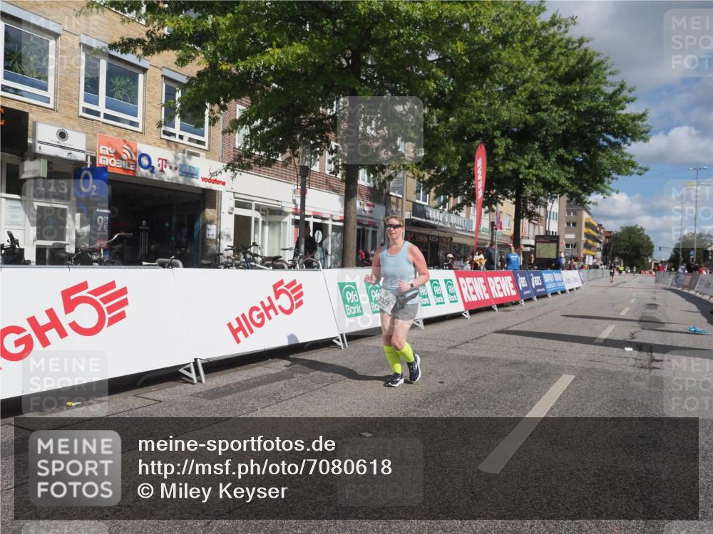 15.09.2024 - PSD Bank Halbmarathon Miley Keyser http://msf.ph/oto/7080618 15.09.2024 12:50:46 Ziel 3322 meine-sportfotos.de