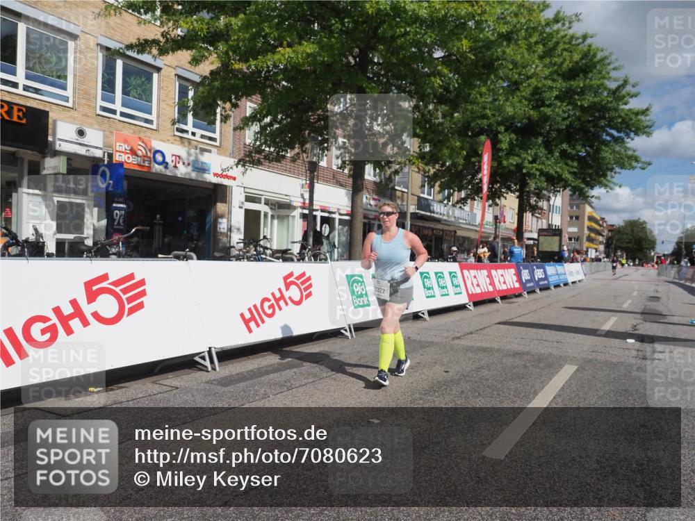 15.09.2024 - PSD Bank Halbmarathon Miley Keyser http://msf.ph/oto/7080623 15.09.2024 12:50:46 Ziel 3322 meine-sportfotos.de