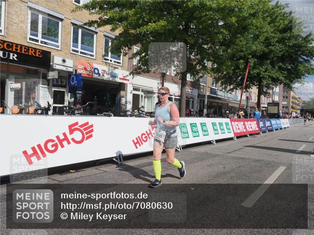 15.09.2024 - PSD Bank Halbmarathon Miley Keyser http://msf.ph/oto/7080630 15.09.2024 12:50:47 Ziel 3322 meine-sportfotos.de