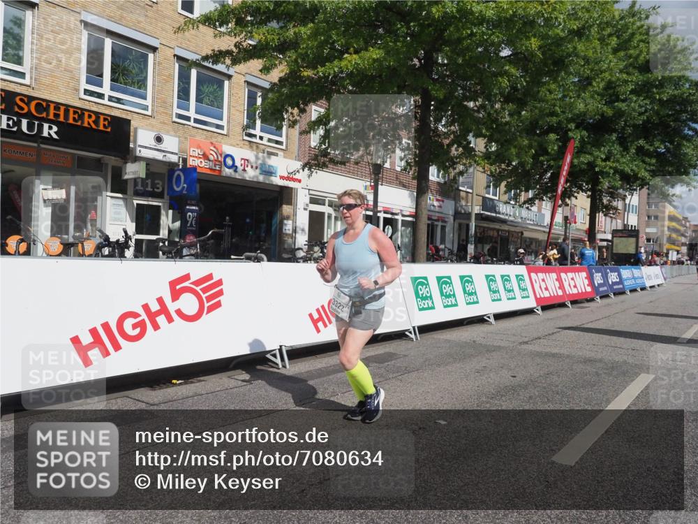 15.09.2024 - PSD Bank Halbmarathon Miley Keyser http://msf.ph/oto/7080634 15.09.2024 12:50:47 Ziel 3322 meine-sportfotos.de