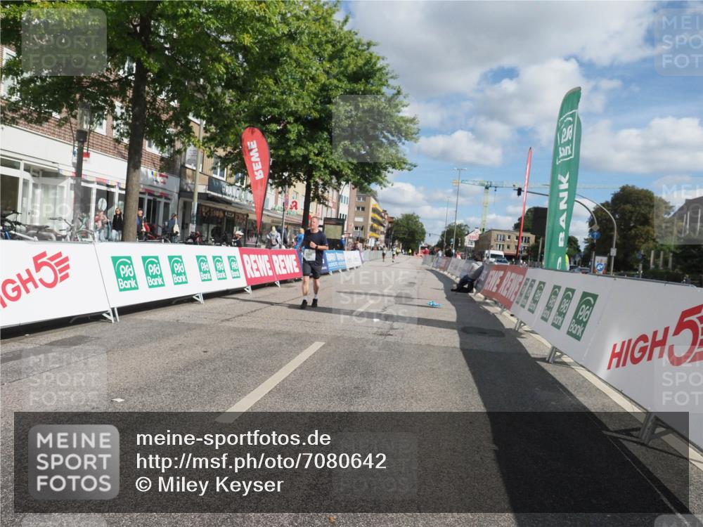 15.09.2024 - PSD Bank Halbmarathon Miley Keyser http://msf.ph/oto/7080642 15.09.2024 12:51:05 Ziel 2355 meine-sportfotos.de
