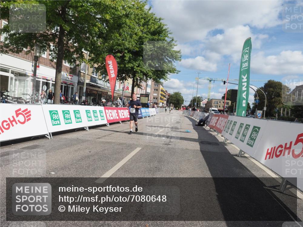 15.09.2024 - PSD Bank Halbmarathon Miley Keyser http://msf.ph/oto/7080648 15.09.2024 12:51:05 Ziel 2355 meine-sportfotos.de