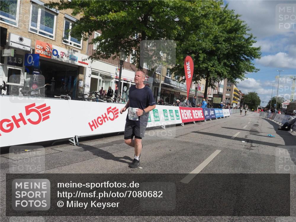 15.09.2024 - PSD Bank Halbmarathon Miley Keyser http://msf.ph/oto/7080682 15.09.2024 12:51:08 Ziel 2355 meine-sportfotos.de