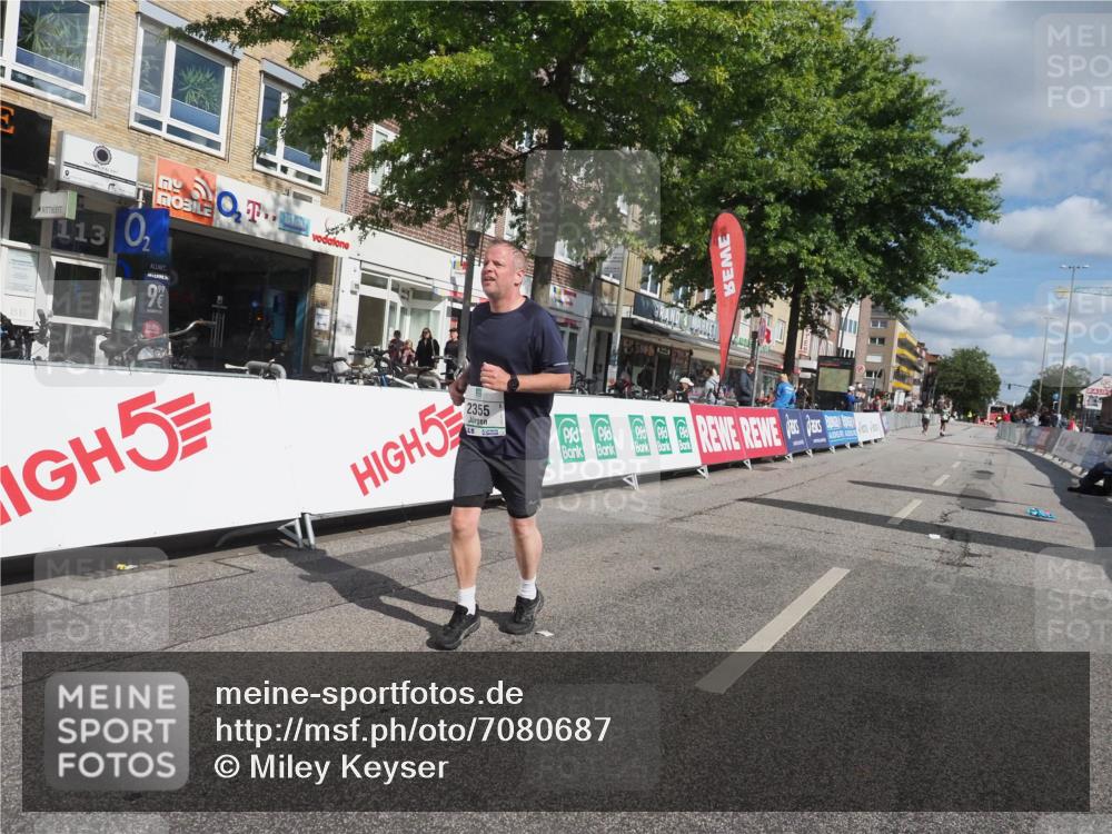 15.09.2024 - PSD Bank Halbmarathon Miley Keyser http://msf.ph/oto/7080687 15.09.2024 12:51:08 Ziel 2355 meine-sportfotos.de