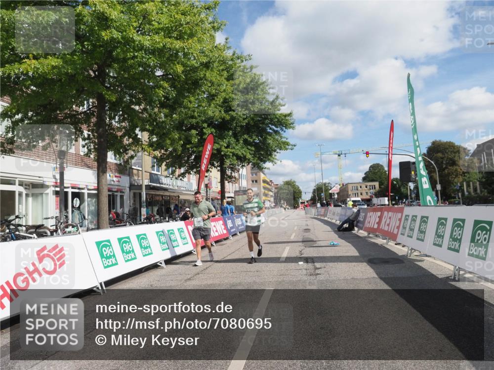 15.09.2024 - PSD Bank Halbmarathon Miley Keyser http://msf.ph/oto/7080695 15.09.2024 12:51:25 Ziel 1817, 2355, 2384 meine-sportfotos.de