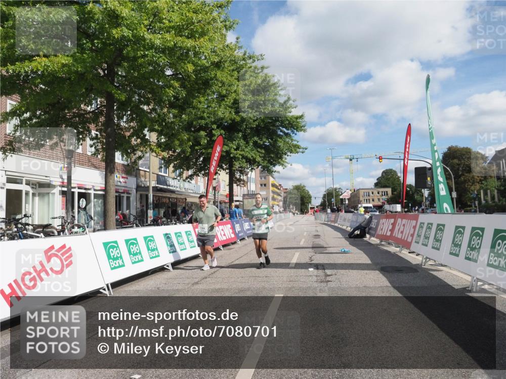 15.09.2024 - PSD Bank Halbmarathon Miley Keyser http://msf.ph/oto/7080701 15.09.2024 12:51:25 Ziel 1817, 2355, 2384 meine-sportfotos.de