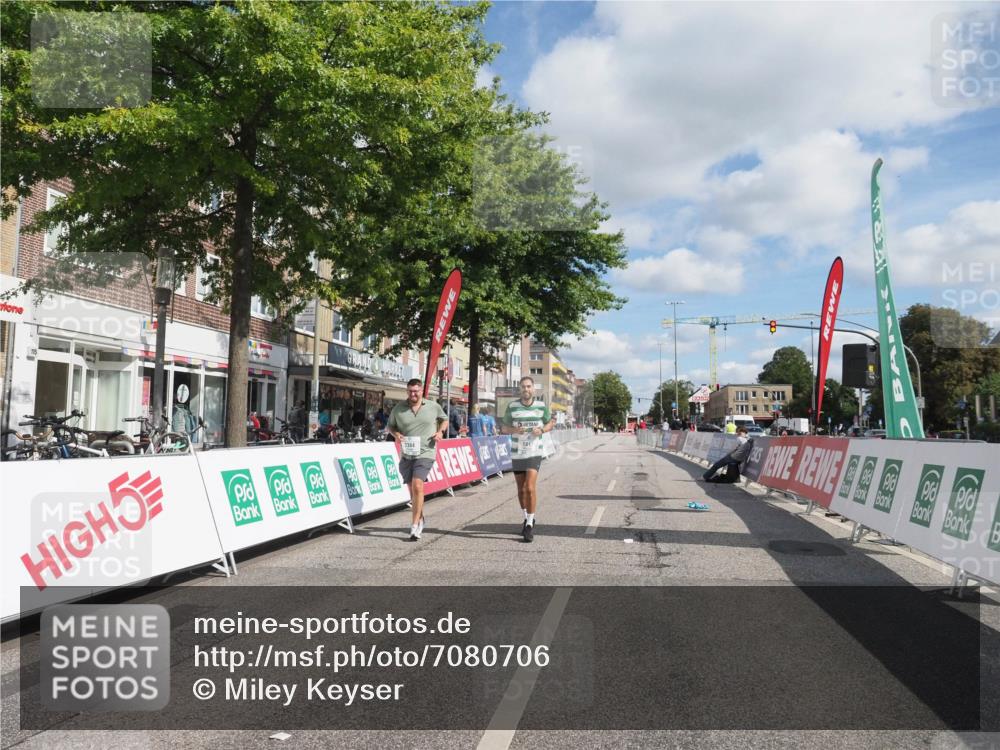 15.09.2024 - PSD Bank Halbmarathon Miley Keyser http://msf.ph/oto/7080706 15.09.2024 12:51:25 Ziel 1817, 2355, 2384 meine-sportfotos.de
