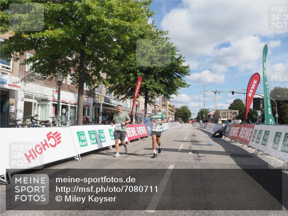 15.09.2024 - PSD Bank Halbmarathon Miley Keyser http://msf.ph/oto/7080711 15.09.2024 12:51:26 Ziel 1817, 2355, 2384 meine-sportfotos.de