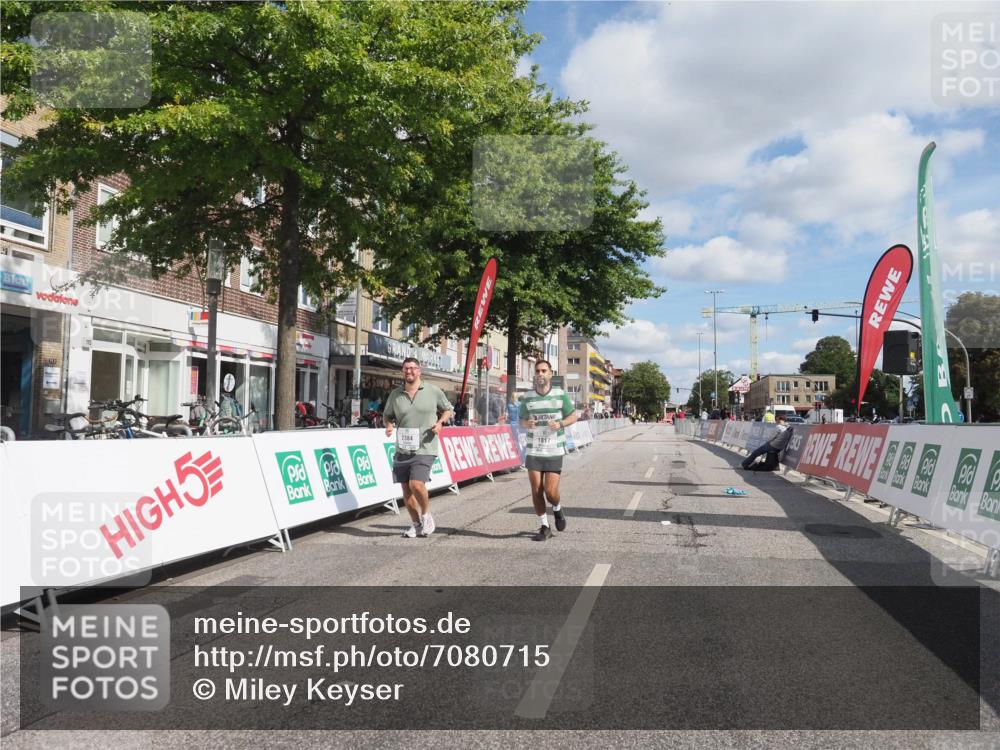15.09.2024 - PSD Bank Halbmarathon Miley Keyser http://msf.ph/oto/7080715 15.09.2024 12:51:26 Ziel 1817, 2355, 2384 meine-sportfotos.de