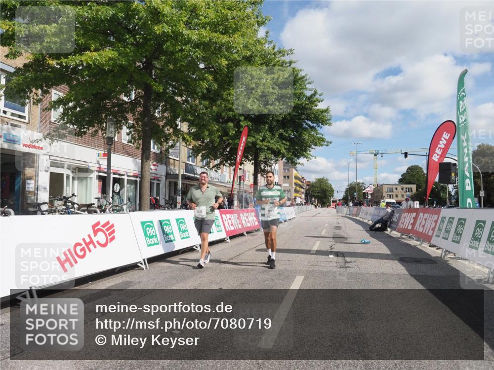 15.09.2024 - PSD Bank Halbmarathon Miley Keyser http://msf.ph/oto/7080719 15.09.2024 12:51:26 Ziel 1817, 2355, 2384 meine-sportfotos.de