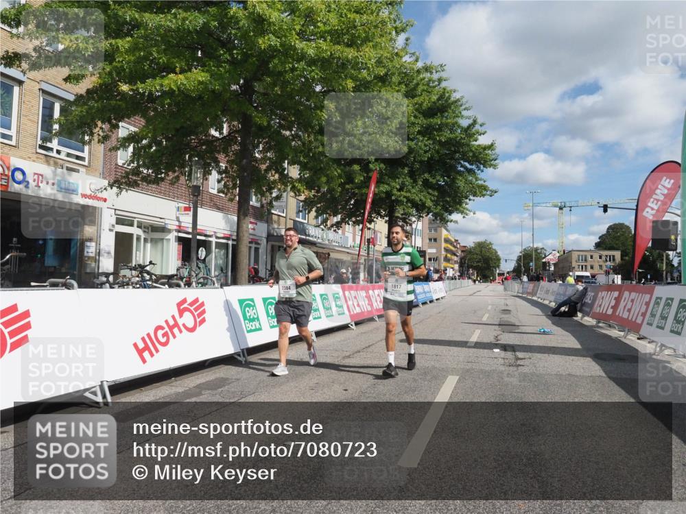 15.09.2024 - PSD Bank Halbmarathon Miley Keyser http://msf.ph/oto/7080723 15.09.2024 12:51:26 Ziel 1817, 2355, 2384 meine-sportfotos.de
