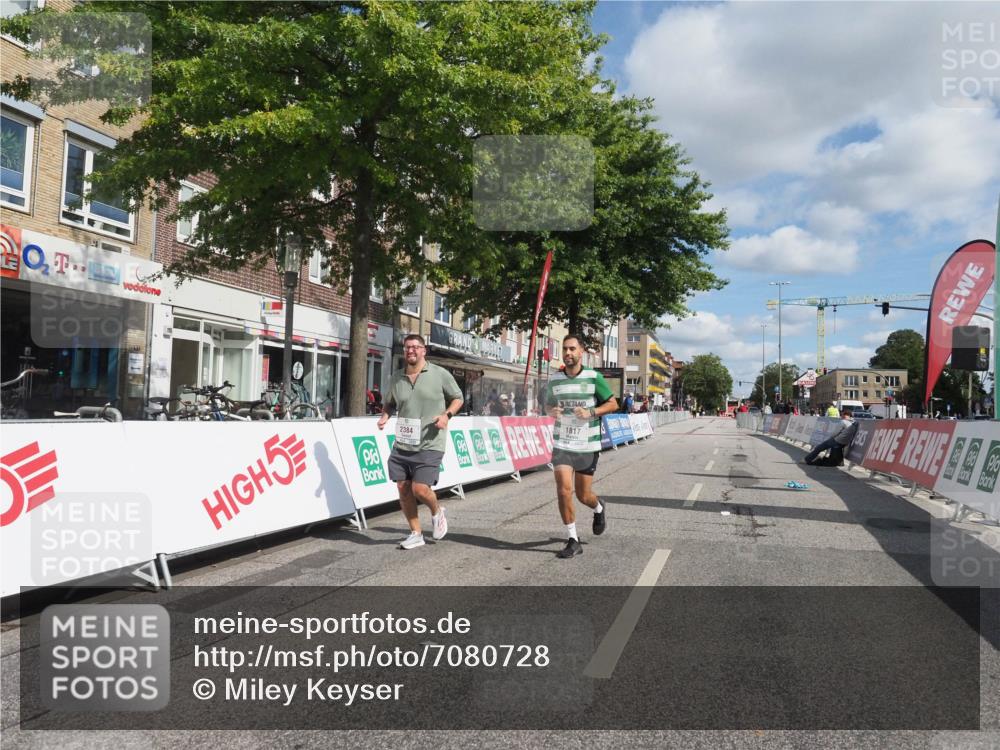 15.09.2024 - PSD Bank Halbmarathon Miley Keyser http://msf.ph/oto/7080728 15.09.2024 12:51:26 Ziel 1817, 2355, 2384 meine-sportfotos.de