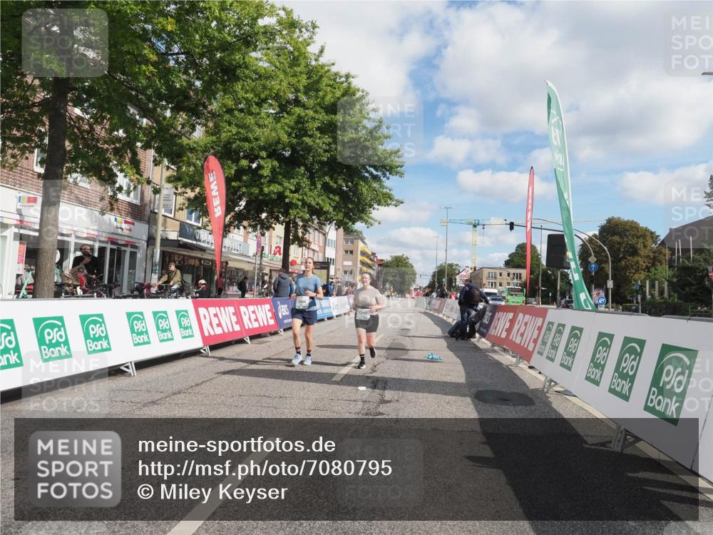 15.09.2024 - PSD Bank Halbmarathon Miley Keyser http://msf.ph/oto/7080795 15.09.2024 12:53:03 Ziel 3252, 3406 meine-sportfotos.de