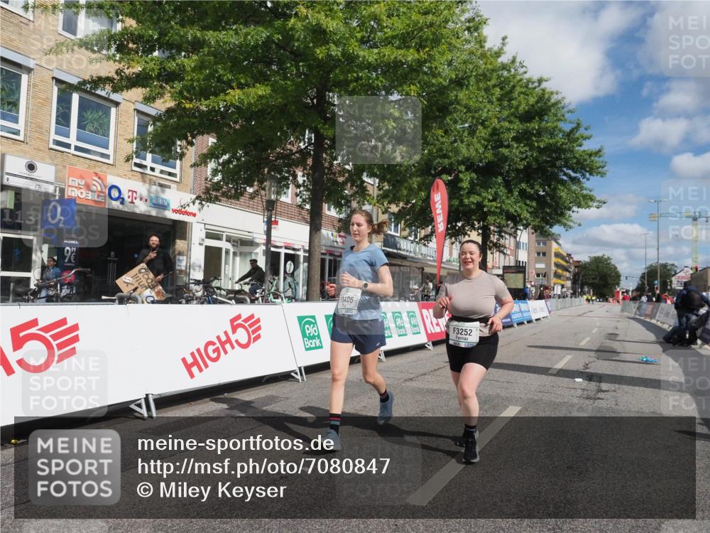 15.09.2024 - PSD Bank Halbmarathon Miley Keyser http://msf.ph/oto/7080847 15.09.2024 12:53:06 Ziel 3252, 3406 meine-sportfotos.de