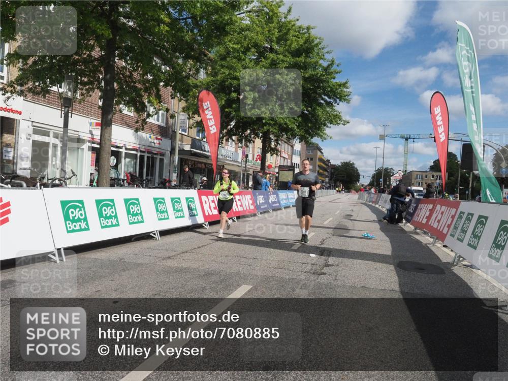 15.09.2024 - PSD Bank Halbmarathon Miley Keyser http://msf.ph/oto/7080885 15.09.2024 12:54:09 Ziel 2382, 2893 meine-sportfotos.de
