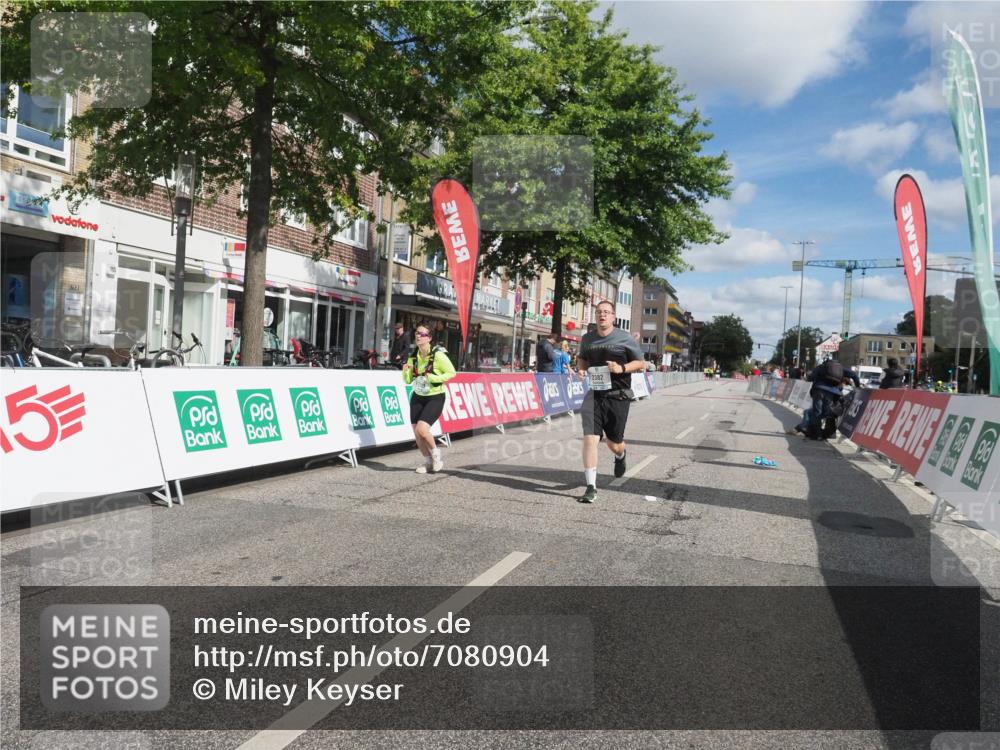 15.09.2024 - PSD Bank Halbmarathon Miley Keyser http://msf.ph/oto/7080904 15.09.2024 12:54:09 Ziel 2382, 2893 meine-sportfotos.de