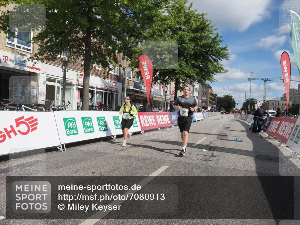 15.09.2024 - PSD Bank Halbmarathon Miley Keyser http://msf.ph/oto/7080913 15.09.2024 12:54:09 Ziel 2382, 2893 meine-sportfotos.de