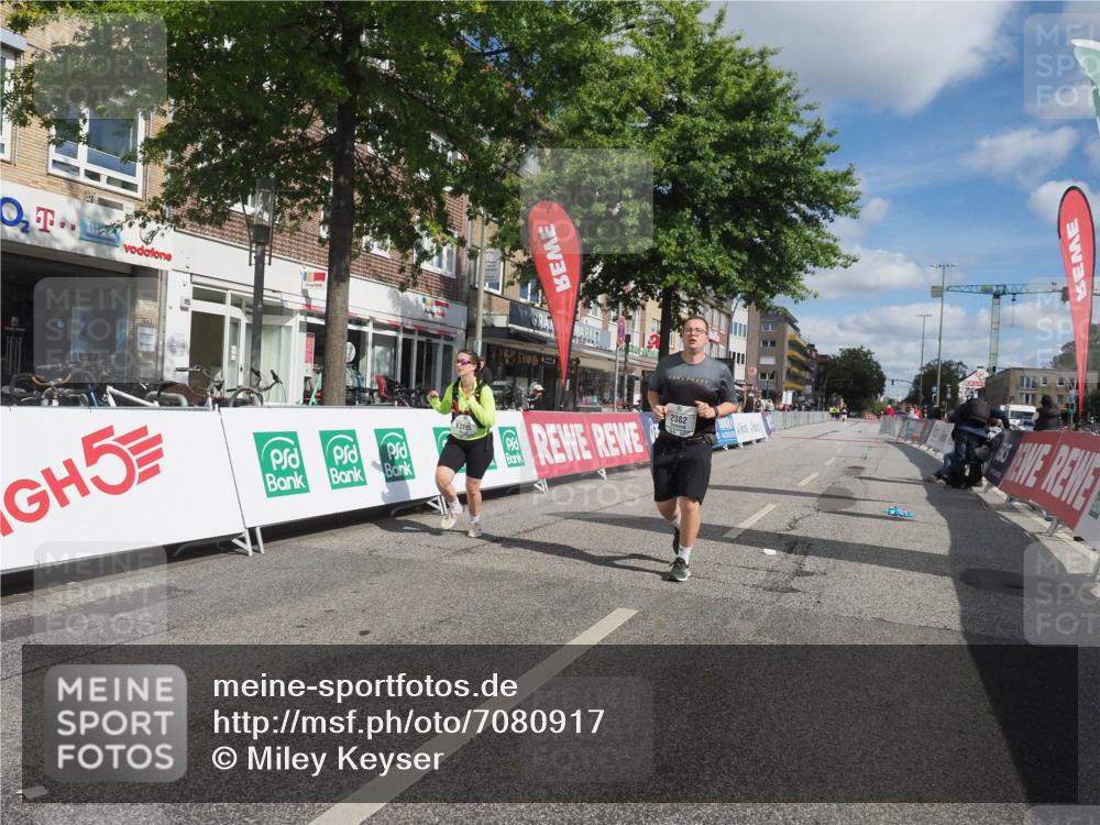15.09.2024 - PSD Bank Halbmarathon Miley Keyser http://msf.ph/oto/7080917 15.09.2024 12:54:09 Ziel 2382, 2893 meine-sportfotos.de