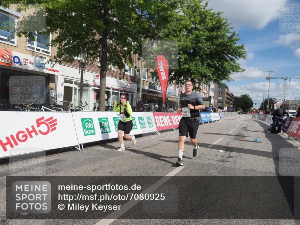 15.09.2024 - PSD Bank Halbmarathon Miley Keyser http://msf.ph/oto/7080925 15.09.2024 12:54:10 Ziel 2382, 2893 meine-sportfotos.de