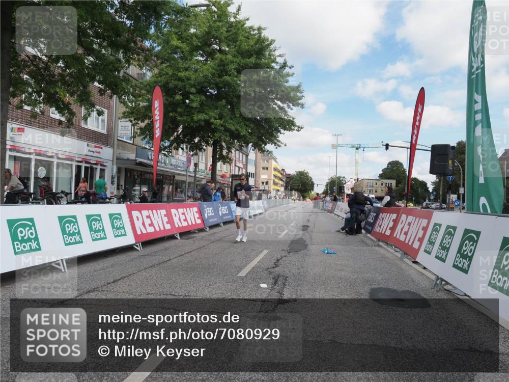 15.09.2024 - PSD Bank Halbmarathon Miley Keyser http://msf.ph/oto/7080929 15.09.2024 12:54:32 Ziel 2440 meine-sportfotos.de