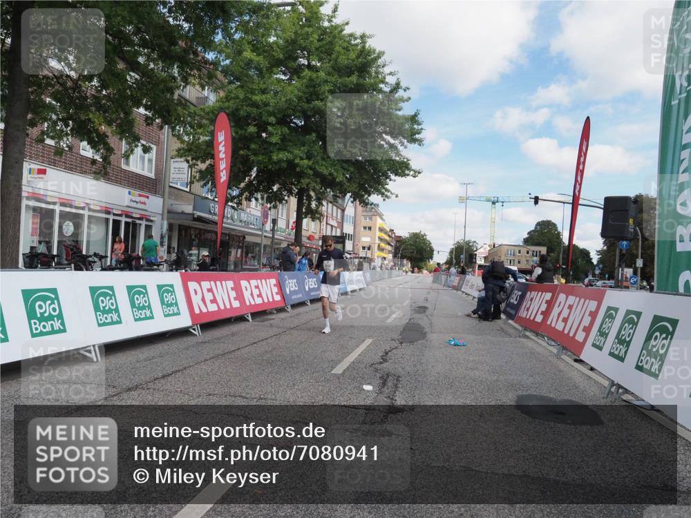 15.09.2024 - PSD Bank Halbmarathon Miley Keyser http://msf.ph/oto/7080941 15.09.2024 12:54:32 Ziel 2440 meine-sportfotos.de