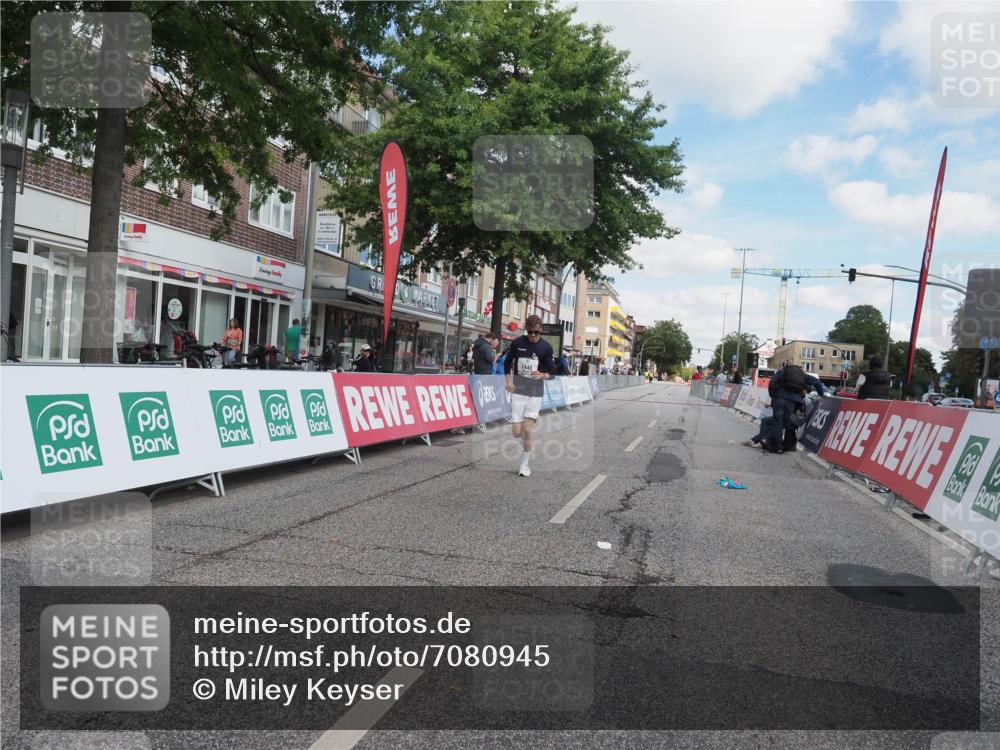 15.09.2024 - PSD Bank Halbmarathon Miley Keyser http://msf.ph/oto/7080945 15.09.2024 12:54:33 Ziel 2440 meine-sportfotos.de
