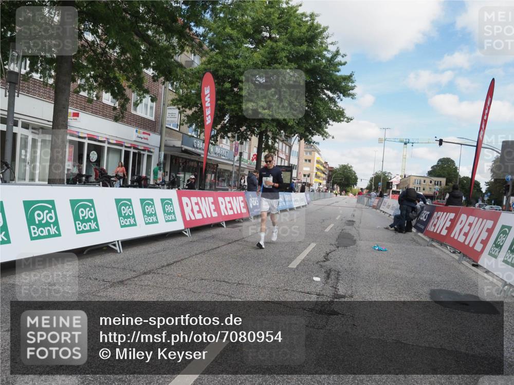 15.09.2024 - PSD Bank Halbmarathon Miley Keyser http://msf.ph/oto/7080954 15.09.2024 12:54:33 Ziel 2440 meine-sportfotos.de
