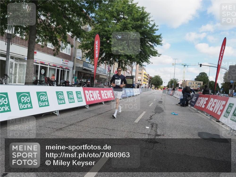 15.09.2024 - PSD Bank Halbmarathon Miley Keyser http://msf.ph/oto/7080963 15.09.2024 12:54:33 Ziel 2440 meine-sportfotos.de