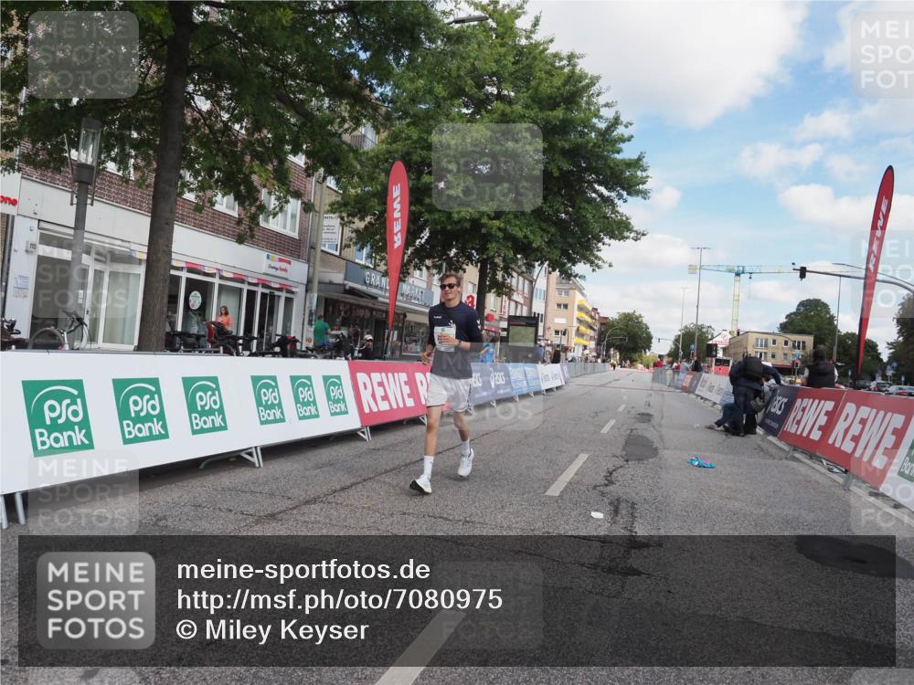 15.09.2024 - PSD Bank Halbmarathon Miley Keyser http://msf.ph/oto/7080975 15.09.2024 12:54:34 Ziel 2440 meine-sportfotos.de