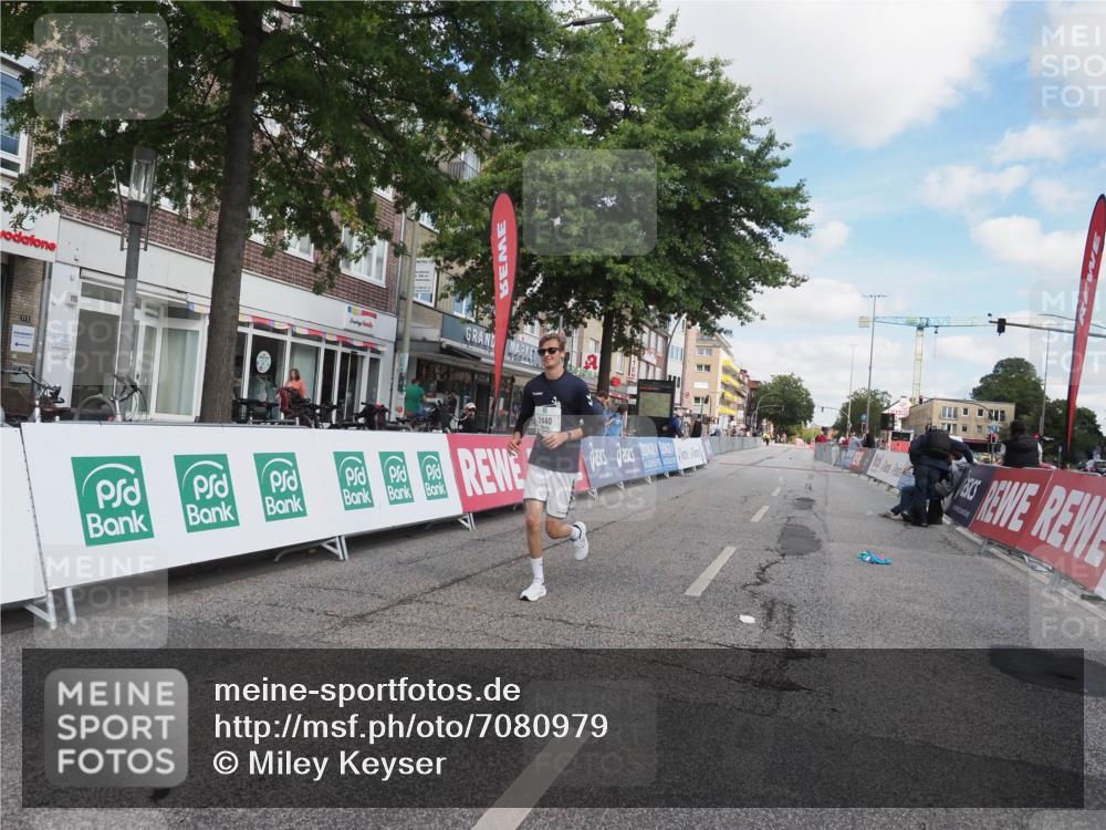 15.09.2024 - PSD Bank Halbmarathon Miley Keyser http://msf.ph/oto/7080979 15.09.2024 12:54:34 Ziel 2440 meine-sportfotos.de