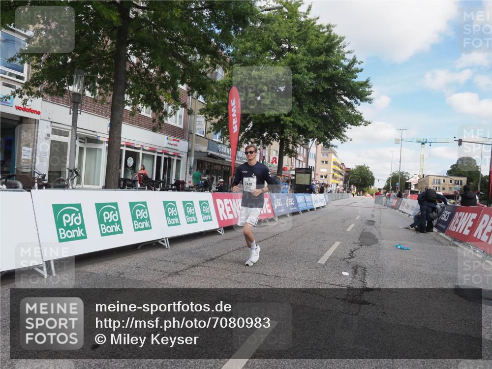 15.09.2024 - PSD Bank Halbmarathon Miley Keyser http://msf.ph/oto/7080983 15.09.2024 12:54:34 Ziel 2440 meine-sportfotos.de