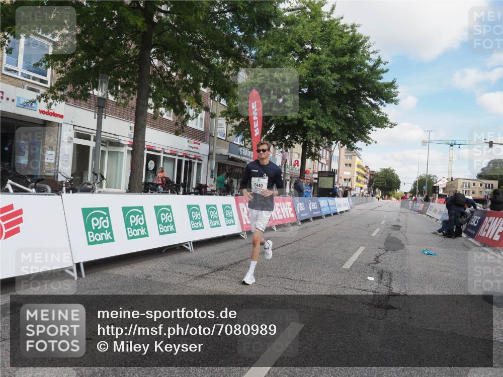 15.09.2024 - PSD Bank Halbmarathon Miley Keyser http://msf.ph/oto/7080989 15.09.2024 12:54:34 Ziel 2440 meine-sportfotos.de