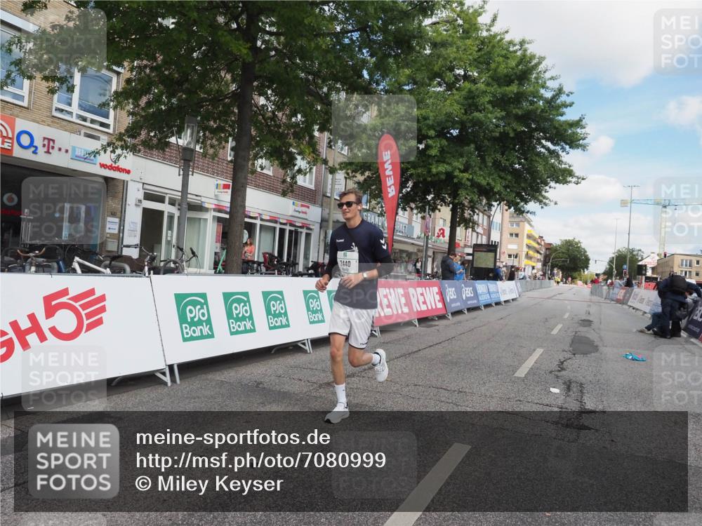 15.09.2024 - PSD Bank Halbmarathon Miley Keyser http://msf.ph/oto/7080999 15.09.2024 12:54:35 Ziel 2440 meine-sportfotos.de