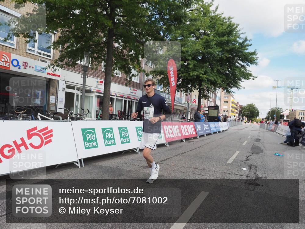 15.09.2024 - PSD Bank Halbmarathon Miley Keyser http://msf.ph/oto/7081002 15.09.2024 12:54:35 Ziel 2440 meine-sportfotos.de