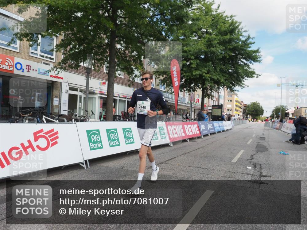 15.09.2024 - PSD Bank Halbmarathon Miley Keyser http://msf.ph/oto/7081007 15.09.2024 12:54:35 Ziel 2440 meine-sportfotos.de